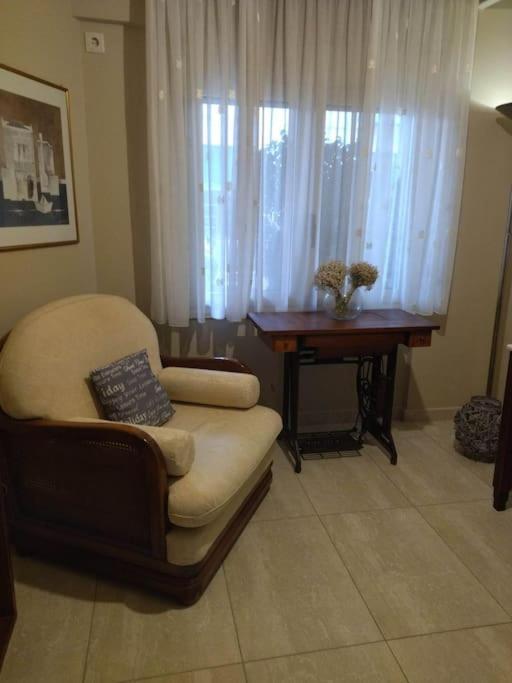 Kalamata Beach Maizonette Ground Floor And Semi-Basement With Yard Exteriör bild