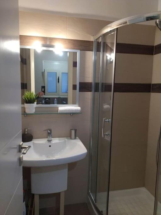 Kalamata Beach Maizonette Ground Floor And Semi-Basement With Yard Exteriör bild