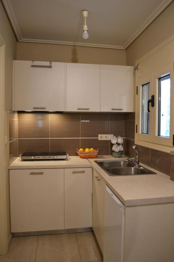 Kalamata Beach Maizonette Ground Floor And Semi-Basement With Yard Exteriör bild
